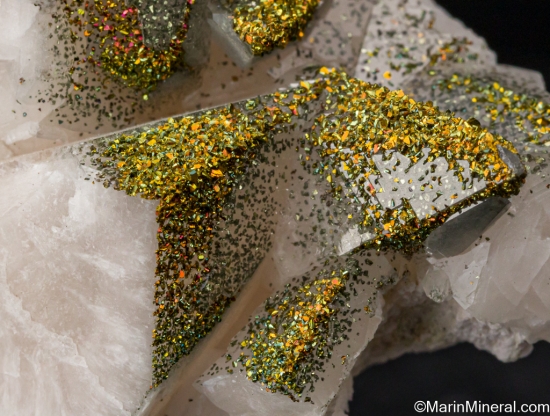 Chalcopyrite on Calcite from Fengjiashan Mine, Daye Co., Huangshi Pref., Hubei, China [db_pics/pics/SV235d.jpg]