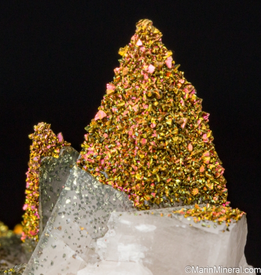 Chalcopyrite on Calcite from Fengjiashan Mine, Daye Co., Huangshi Pref., Hubei, China [db_pics/pics/SV235f.jpg]