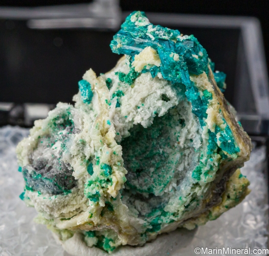 Caledonite, Cerussite from Rowley Mine, Theba, Maricopa Co., Arizona, USA [db_pics/pics/SV259a.jpg]