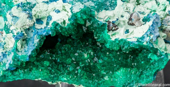 Dioptase in Shattuckite from Onderra Mine, Kaokaveld, Namibia [db_pics/pics/SV433e.jpg]