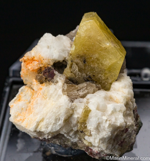 Londonite with Tourmaline from Antsongombato, Antsentsindrano, Betafo, Vakinankaratra, Madagascar [db_pics/pics/SV499a.jpg]