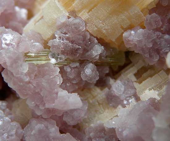 Beryllonite with Lepidolite, Tourmaline from Paprok, Nuristan, Afghanistan [db_pics/pics/a182b.jpg]