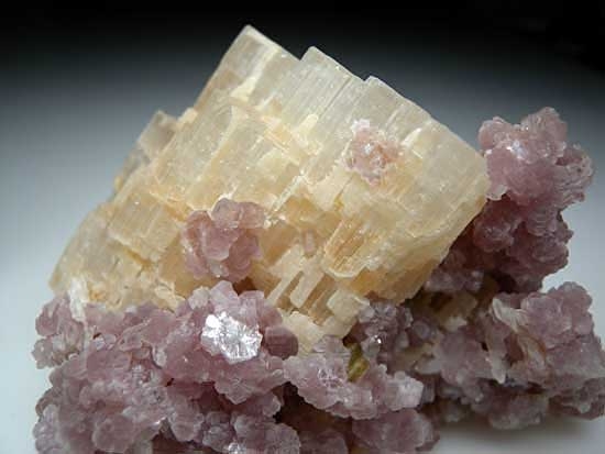 Beryllonite with Lepidolite, Tourmaline from Paprok, Nuristan, Afghanistan [db_pics/pics/a182c.jpg]