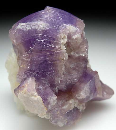 Apatite on Albite from Nuristan, Afghanistan [db_pics/pics/a199a.jpg]