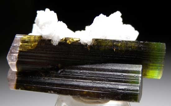 Elbaite with Albite from Stak Nala, Skardu District, Pakistan [db_pics/pics/a235a.jpg]