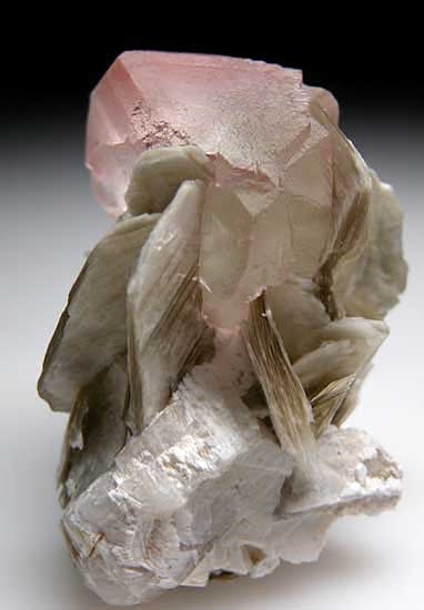 Fluorite on Muscovite from Chumar Bakhoor, Nagar, Hunza Valley, Pakistan [db_pics/pics/a240a.jpg]