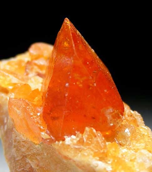 Scheelite on Scheelite from Huangyang, Ping Wu County, Sichuan Prov., China [db_pics/pics/a248b.jpg]