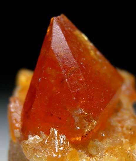 Scheelite on Scheelite from Huangyang, Ping Wu County, Sichuan Prov., China [db_pics/pics/a248c.jpg]