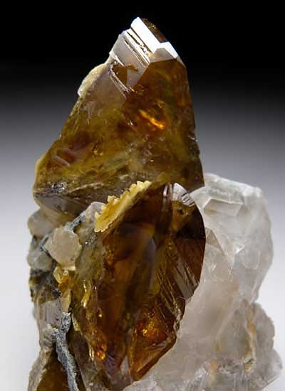 Titanite from Mulla Ghori, Khyber Agency, Federally Administered Tribal Areas, Pakistan [db_pics/pics/a263b.jpg]