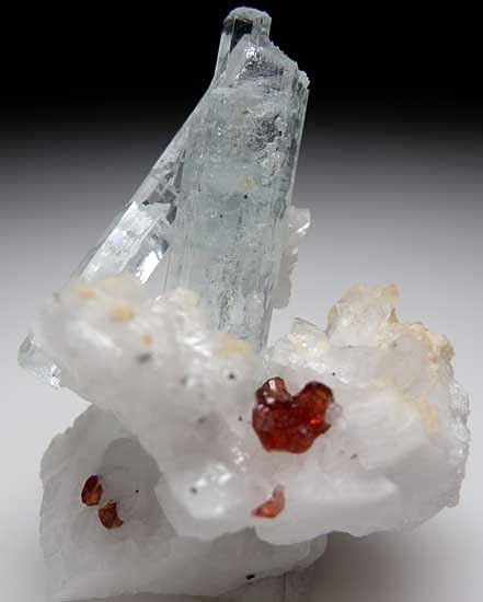 Aquamarine with Spessartine from Skardu District, Pakistan [db_pics/pics/a270a.jpg]