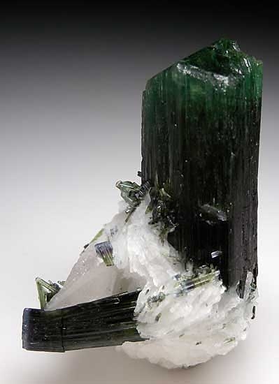 Elbaite with Beryl on Albite from Stak Nala, Skardu District, Pakistan [db_pics/pics/a322b.jpg]