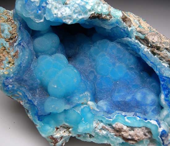 Hemimorphite over Veszelyite from Dulong Mine, Yunnan Prov., China [db_pics/pics/a330b.jpg]