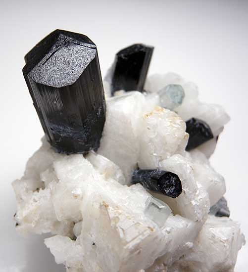 Schorl, Aquamarine with Orthoclase from Skardu District, Pakistan [db_pics/pics/a345b.jpg]