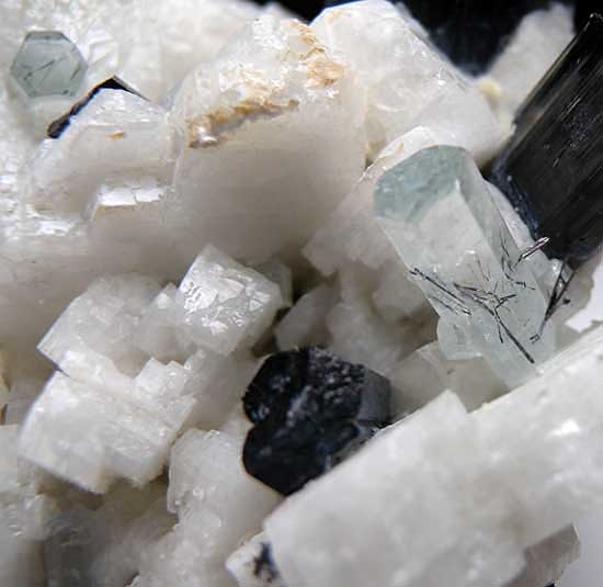 Schorl, Aquamarine with Orthoclase from Skardu District, Pakistan [db_pics/pics/a345c.jpg]
