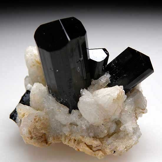 Schorl with Orthoclase from Skardu District, Pakistan [db_pics/pics/a350a.jpg]