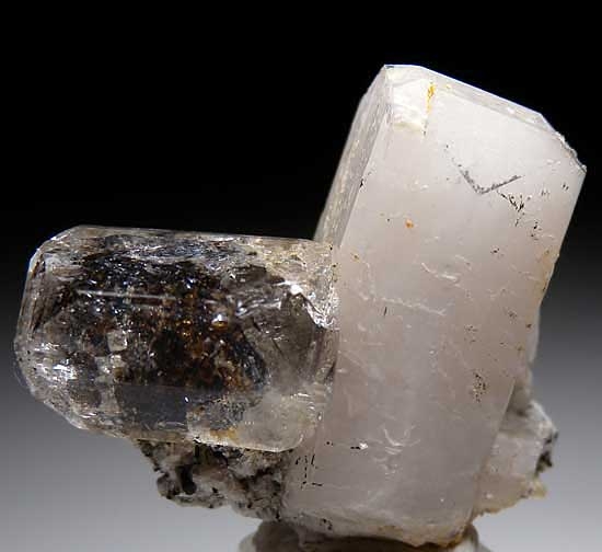 Topaz with Orthoclase from Tormiq Valley, Skardu District, Pakistan [db_pics/pics/a354a.jpg]