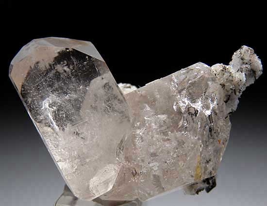 Topaz from Tormiq Valley, Skardu District, Pakistan [db_pics/pics/a356a.jpg]