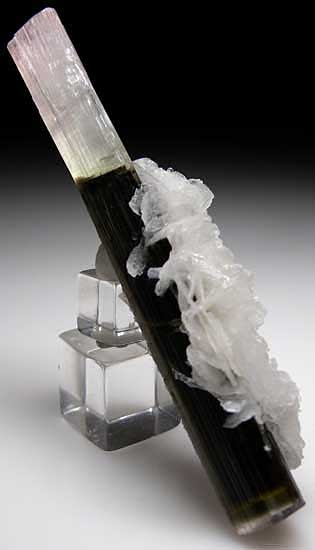 Elbaite with Clevelandite (R) from Stak Nala, Skardu Dist., Pakistan [db_pics/pics/a372b.jpg]