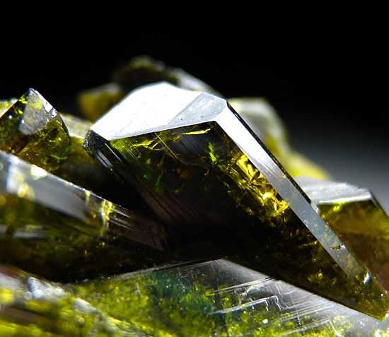 Epidote from Mount George, Harts Range, Northern Territory, Australia [db_pics/pics/a387b.jpg]