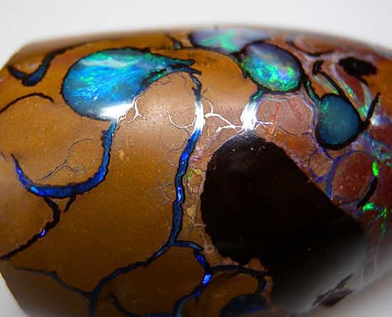 Opal from Quilpie, Queensland, Australia [db_pics/pics/a392b.jpg]