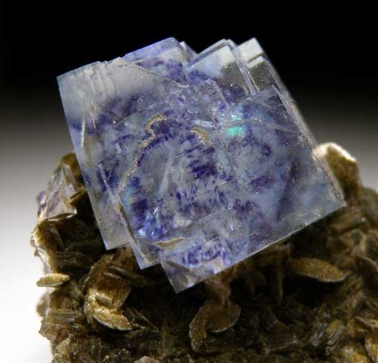 Fluorite on Calcite, Muscovite from Yaogangxian Mine, Hunan, China [db_pics/pics/a498b.jpg]