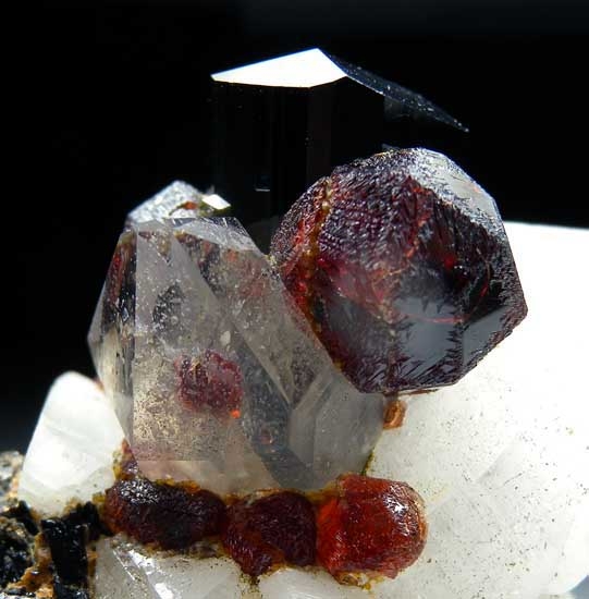 Spessartine, Schorl, Quartz from Skardu District, Pakistan [db_pics/pics/a531d.jpg]