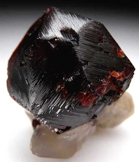 Spessartine on Quartz from Skardu District, Pakistan [db_pics/pics/a532b.jpg]