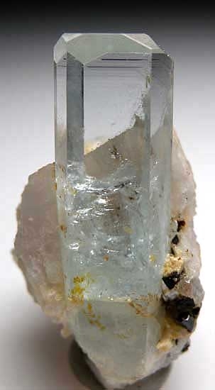 Aquamarine from Skardu District, Pakistan [db_pics/pics/a561a.jpg]