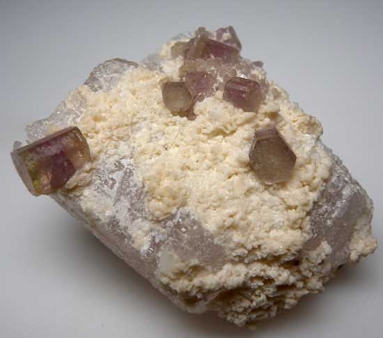 Apatite on Goshenite from Dassu Mine, Gilgite, Pakistan [db_pics/pics/a596c.jpg]