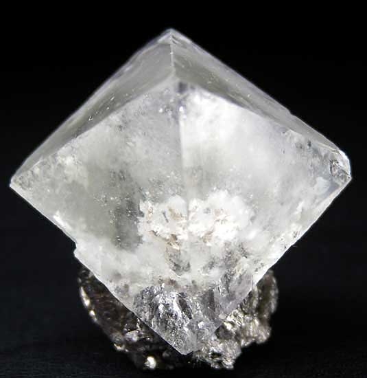 Fluorite on Arsenopyrite from Huanggangliang Mine, Inner Mongolia, China [db_pics/pics/a608c.jpg]