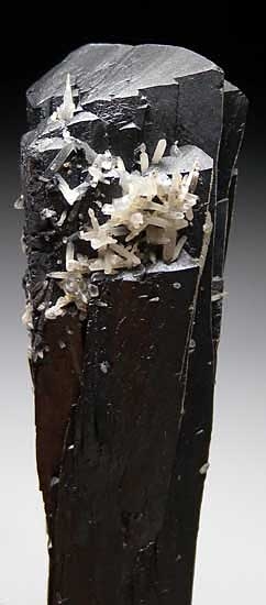 Ilvaite with Quartz from Huanggangliang Mine, Inner Mongolia, China [db_pics/pics/a615b.jpg]