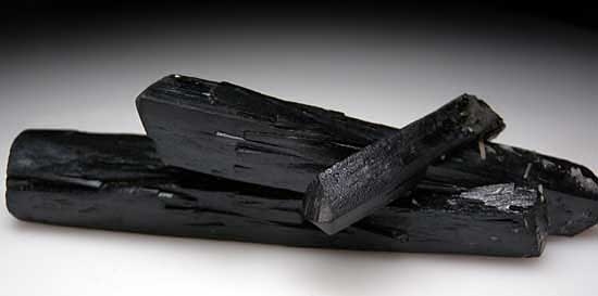 Ilvaite with Quartz from Huanggangliang Mine, Inner Mongolia, China [db_pics/pics/a616a.jpg]