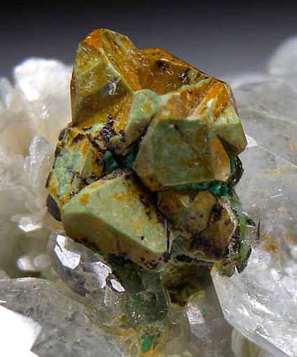 Kesterite on Aquamarine from Mt. Xuebaoding, Pingwu Co., Sichuan Prov., China [db_pics/pics/a703c.jpg]