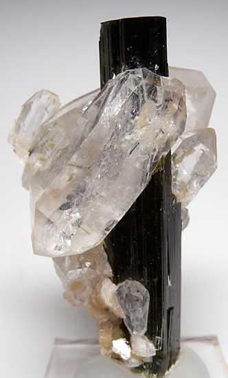 Topaz, Quartz on Elbaite from Skardu District, Pakistan [db_pics/pics/a721a.jpg]