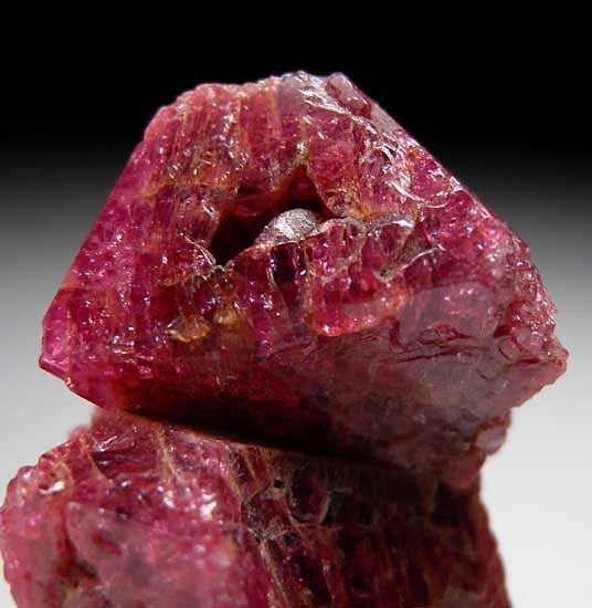 Spinel from Luc Yen, Yenbai Prov., Vietnam [db_pics/pics/a783b.jpg]