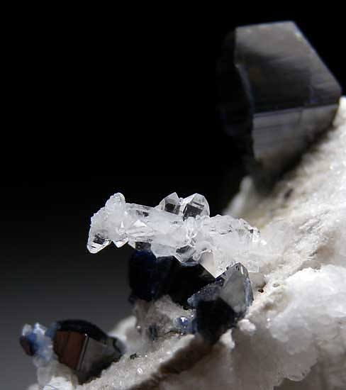 Anatase with Quartz from Kharan Mountain, Balochistan, Pakistan [db_pics/pics/a843b.jpg]