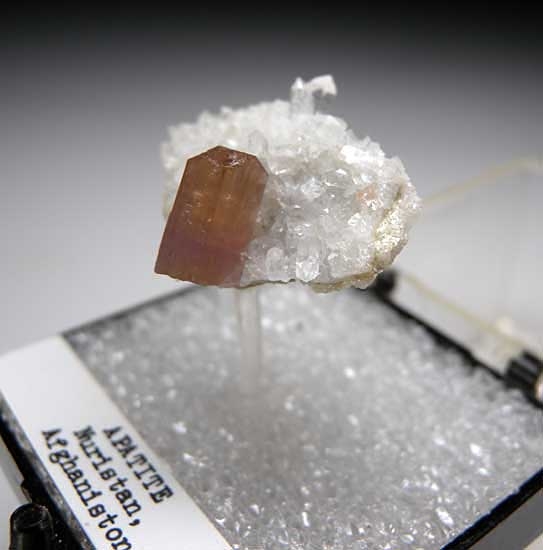 Apatite from Nuristan, Afghanistan [db_pics/pics/a870b.jpg]