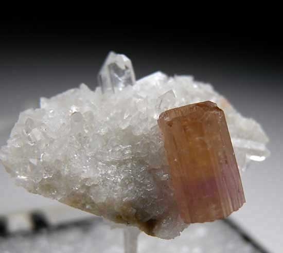 Apatite from Nuristan, Afghanistan [db_pics/pics/a870c.jpg]