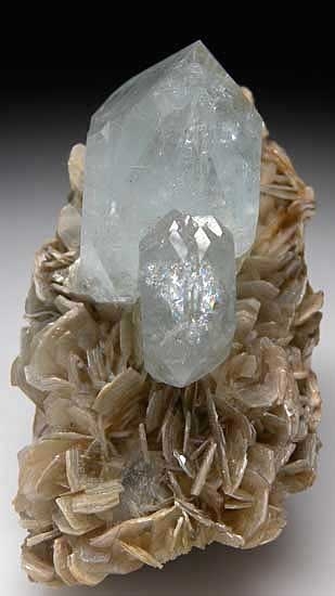 Aquamarine on Muscovite from Ping Wu, Sichuan, China [db_pics/pics/a873b.jpg]
