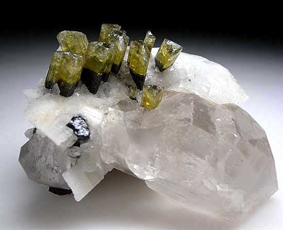 Elbaite with Quartz from Stak Nala, Skardu District, Pakistan [db_pics/pics/a964a.jpg]