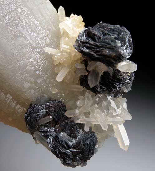 Hematite on Quartz from Huanggangliang Mine, Inner Mongolia, China [db_pics/pics/a971c.jpg]