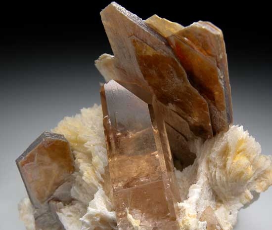 Topaz on Albite from Shigar Valley, Skardu Dist., Pakistan [db_pics/pics/a977c.jpg]