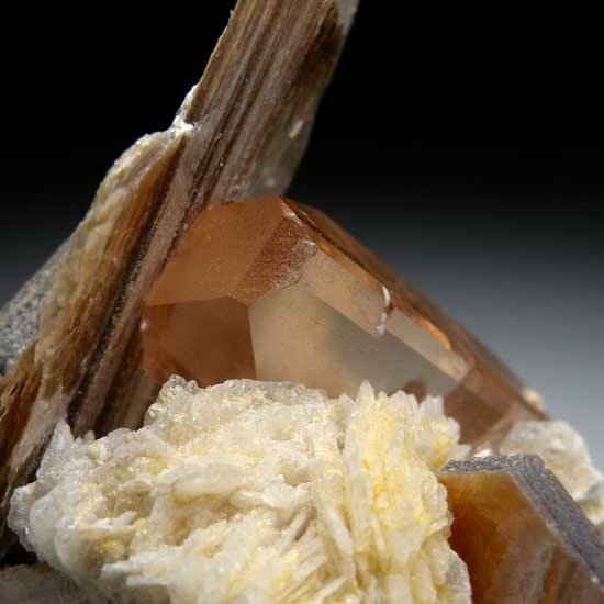 Topaz on Albite from Shigar Valley, Skardu Dist., Pakistan [db_pics/pics/a977d.jpg]