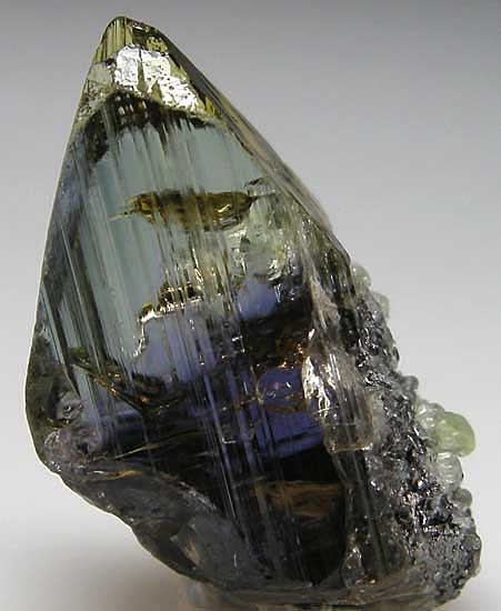 Diopside on Tanzanite from Merelani Hills, Tanzania [db_pics/pics/af128c.jpg]