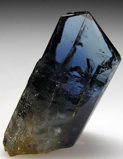 Tanzanite from Merelani Hills, Tanzania [db_pics/pics/af132b.jpg]