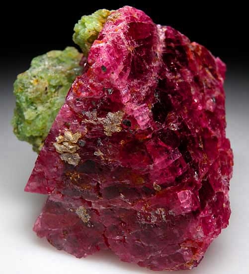 Spinel with Pargasite from Mahenge, Tanzania [db_pics/pics/af401c.jpg]