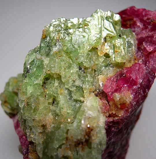 Spinel with Pargasite from Mahenge, Tanzania [db_pics/pics/af401d.jpg]