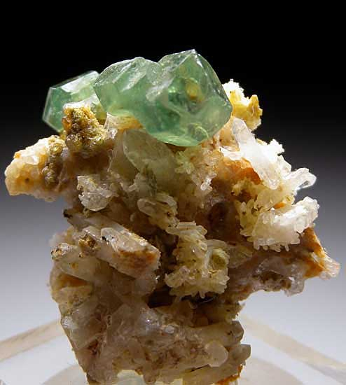 Demantoid Garnet on Quartz from Erongo Mountains, Namibia [db_pics/pics/af485a.jpg]