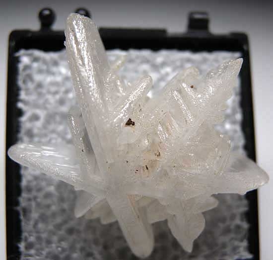 Cerussite from Taouz, Morocco [db_pics/pics/af512c.jpg]