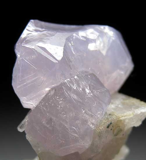 Sapphire on Scapolite from Mpwapwa, Tanzania [db_pics/pics/af524b.jpg]